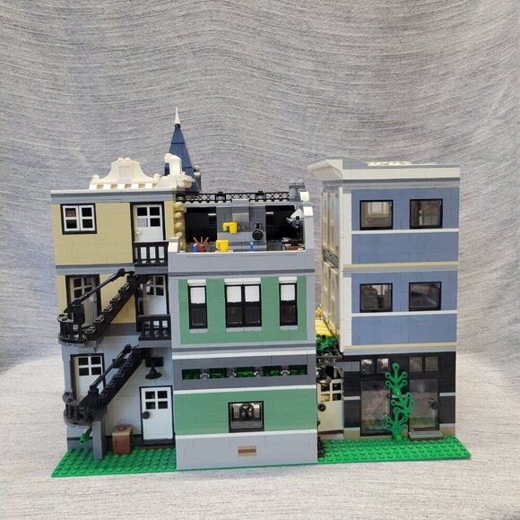 Lego Creator 10255 Assembly Square - Picture 14 of 14